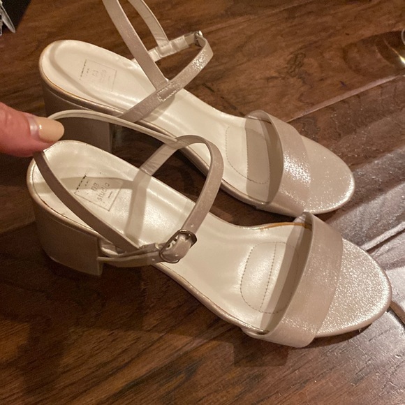 David’s Bridal DB Studio heel dress shoes strappy sandals light gold shimmer 6.5 - Picture 5 of 11